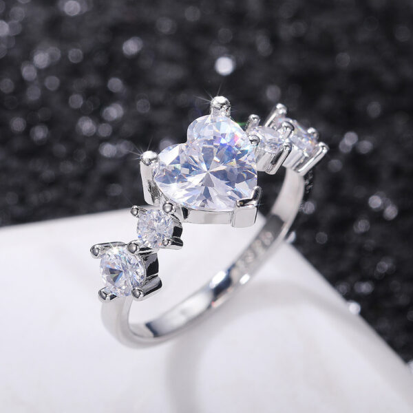 Simple Heart-shaped Zircon Women's Ring - Image 3